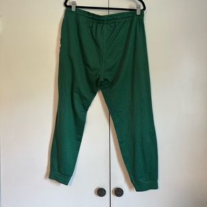 Vuori Performance Joggers- XL in Green
